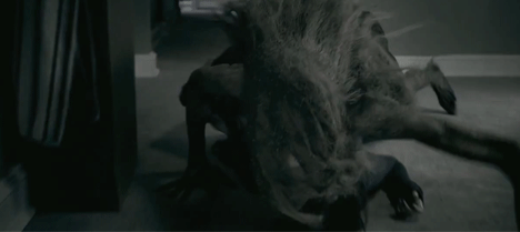 Pełzający potwór po podłodze